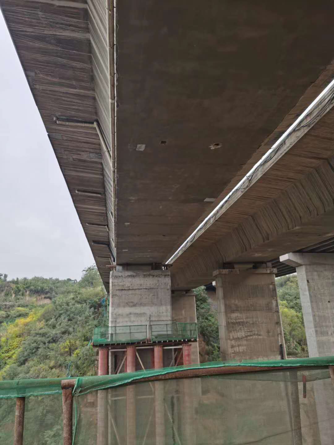 宜宾桥梁加固前制定可行设计方案图并用对施工方法